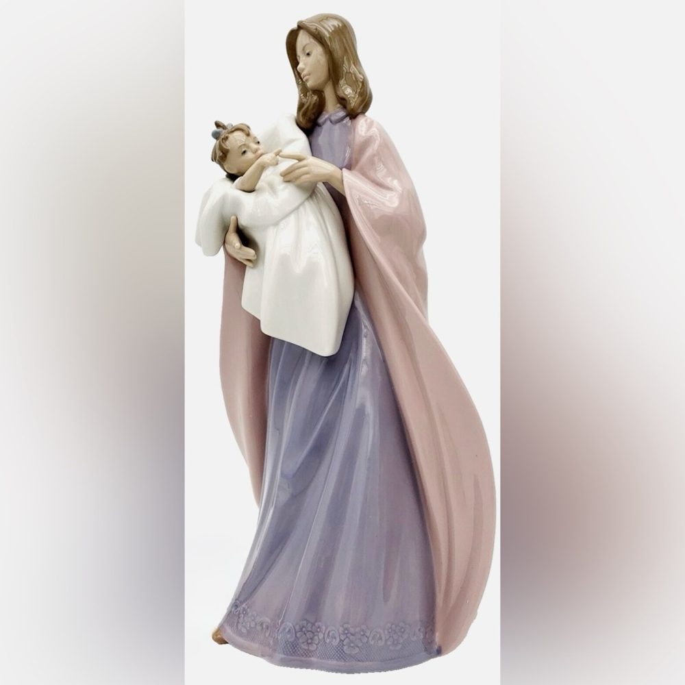 Lladro NAO “A Mother’s Touch” 1997 Figurine from Spain